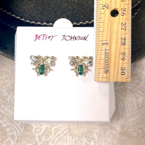 Brand New Betsey Johnson Gold Tone & Vibrant Green Fly Stud Post Earrings - Picture 7 of 12